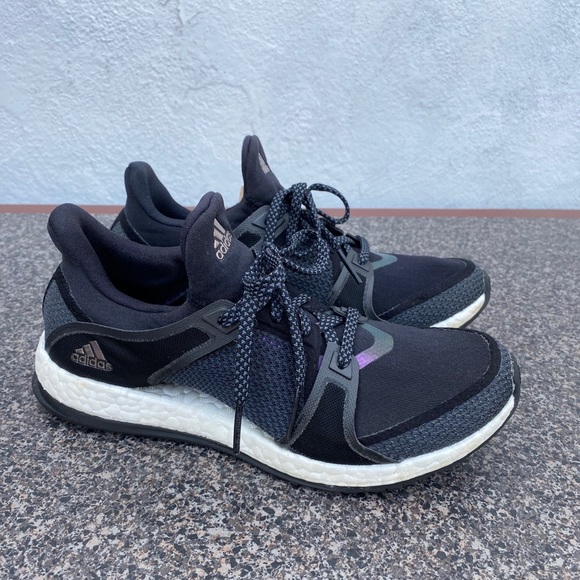 womens black athletic sneakers